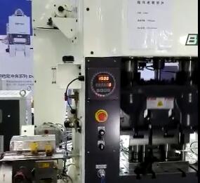 高速夹式午夜福利大片冲床压视频