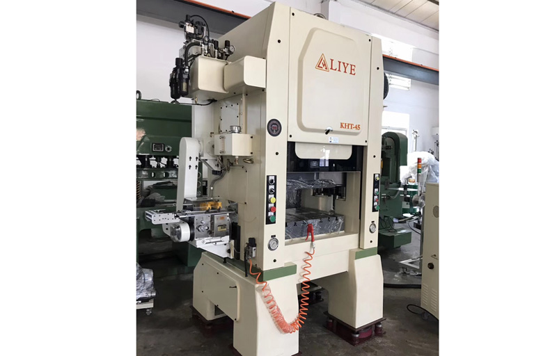 影响冲压午夜福利大片的送料精度有哪些因数造成?